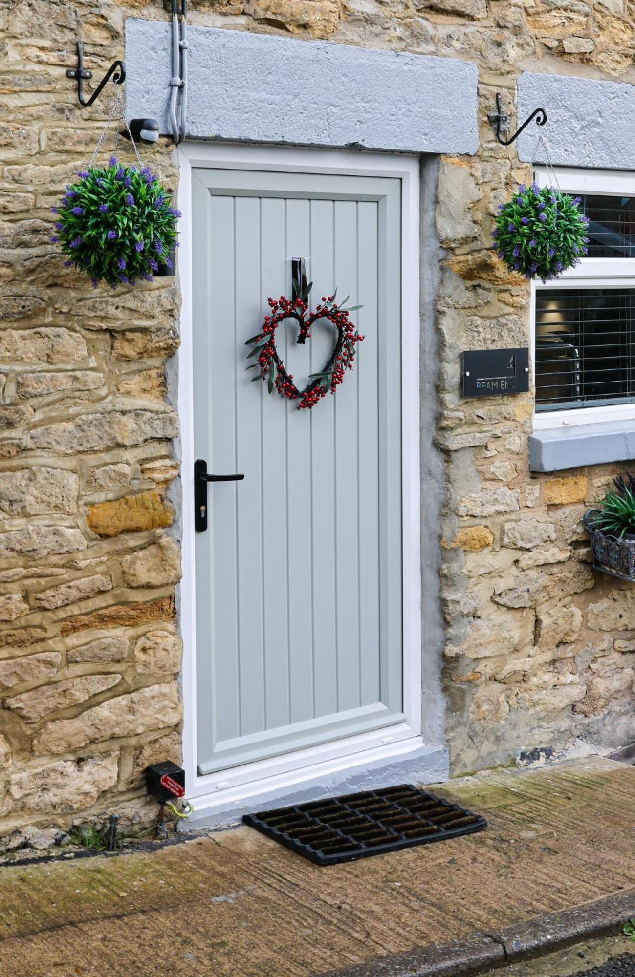Beam End Snainton - Modern 2-Bedroom Stone Cottage Luaran gambar